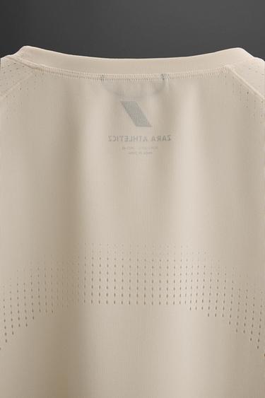 T-SHIRT STRUCTURE AJOURÉE - Écru de Zara - Image 3