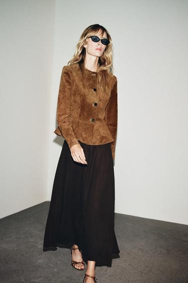 FALDA MIDI CON LINO - Marrón de Zara