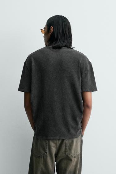 T-SHIRT EN MAILLE IMPRIMÉ LAVÉ - Noir de Zara - Image 2