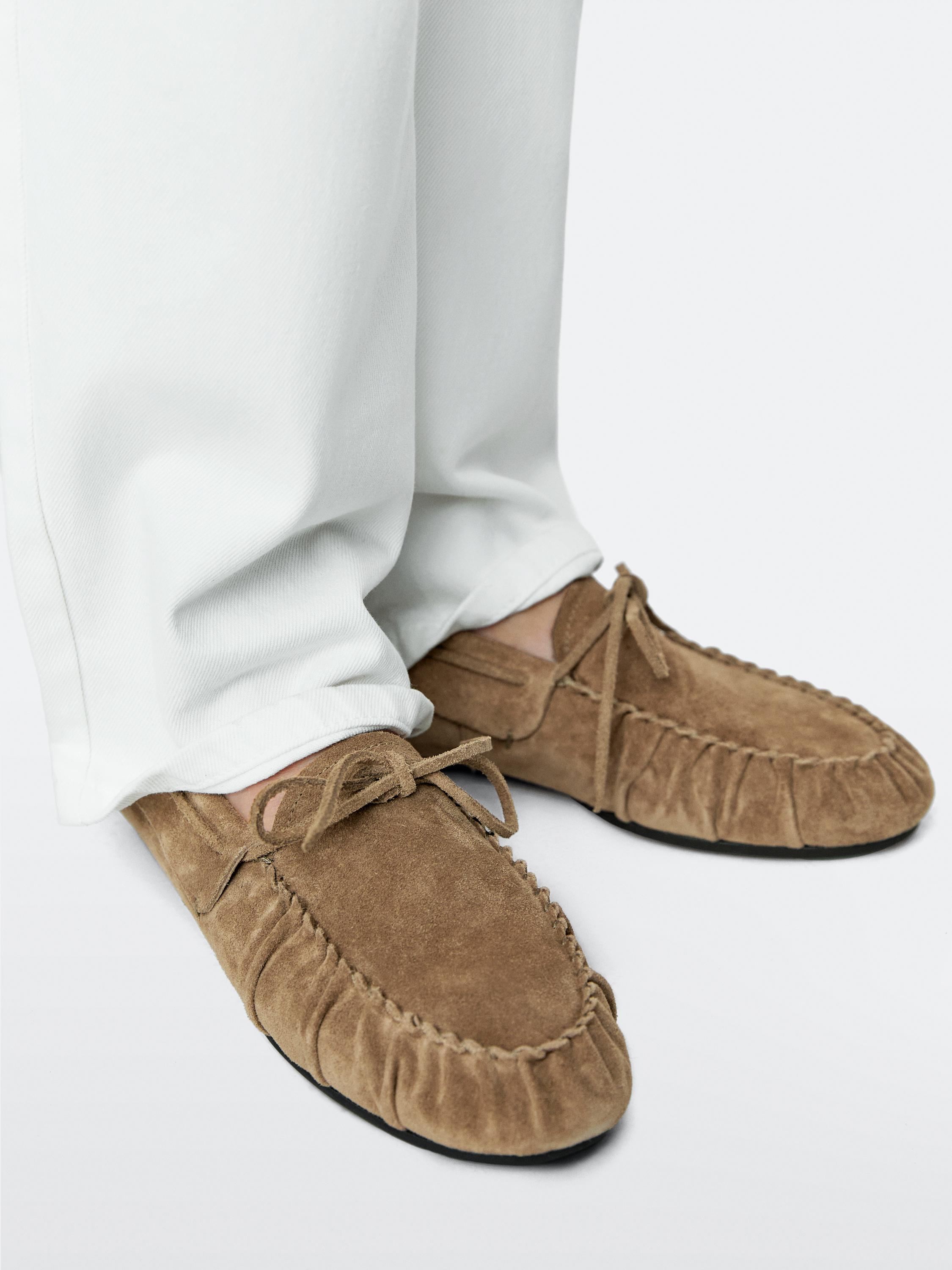 Mocassins en cuir souple froncés