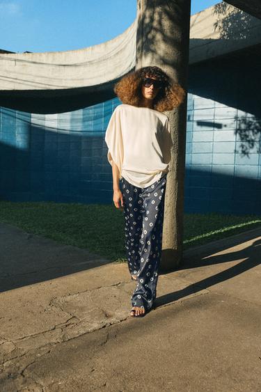 CALÇA ACETINADA ESTAMPADA - Preto / Cru da Zara