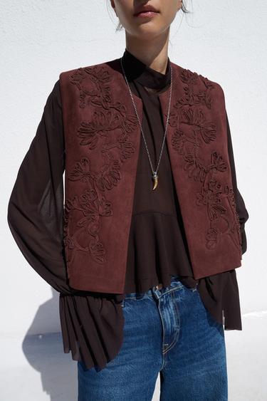 EMBROIDERED FAUX SUEDE GILET - Burgundy by Zara