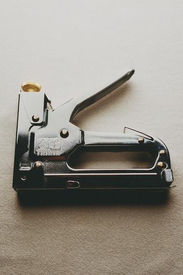STEEL MANUAL STAPLER - Silver by Zara