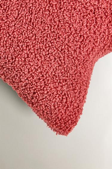 DĚTSKÝ MALÝ POLŠTÁŘEK HVĚZDA Z UMĚLÉHO BERÁNKA - Červená od Zara