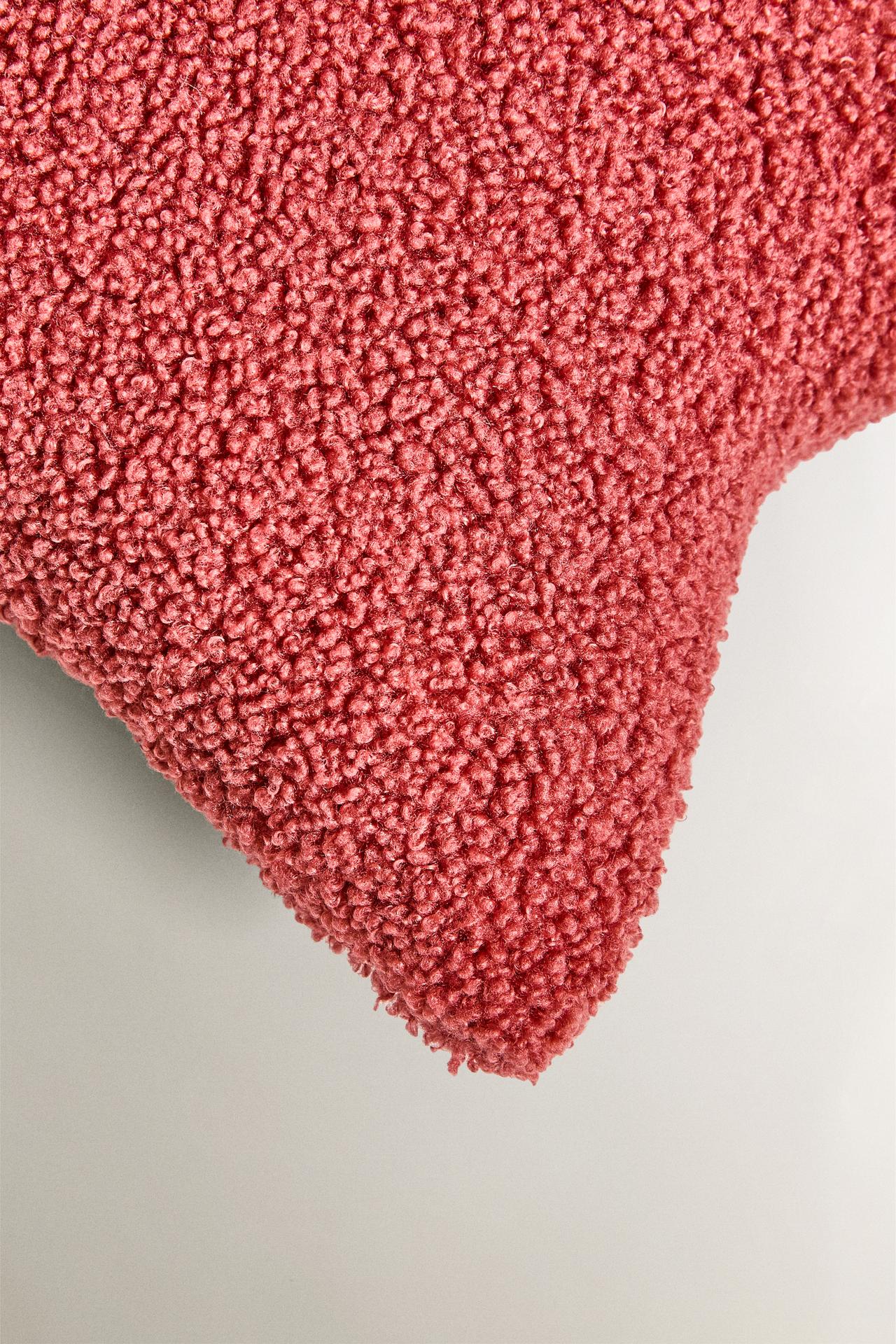 KIDS’ SMALL FAUX SHEARLING STAR CUSHION — Red