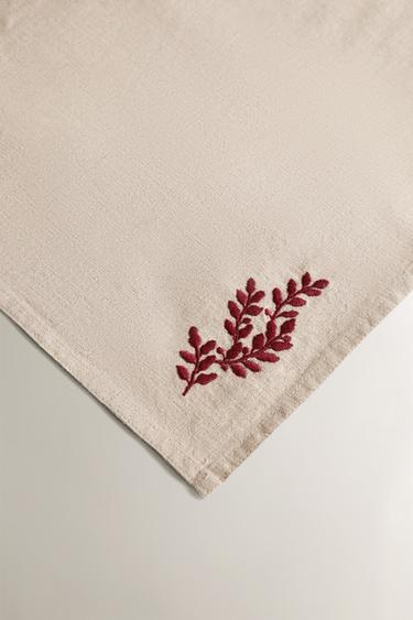 PACK OF LINEN CHRISTMAS NAPKINS WITH RED LEAVES (PACK OF 2) - Red by Zara - Image 2