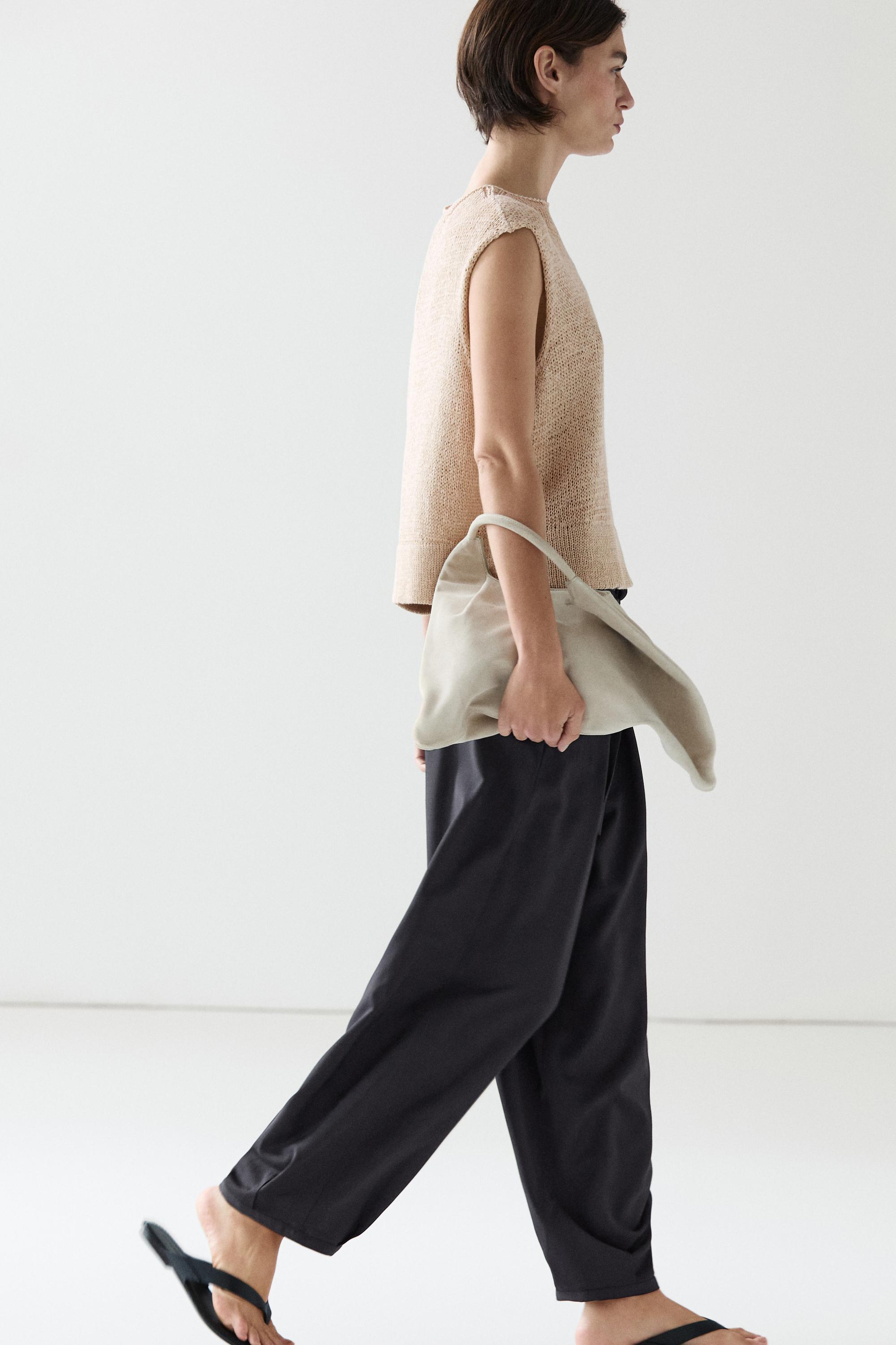 Voluminous wide-leg pleated trousers