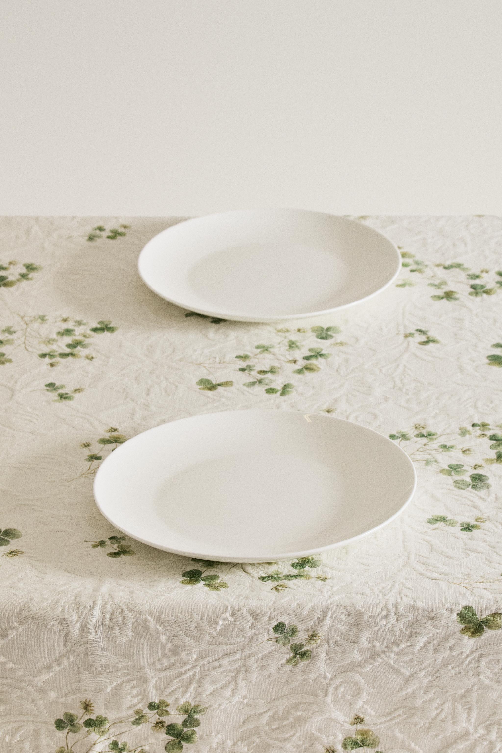 CLOVER PRINT JACQUARD TABLECLOTH
