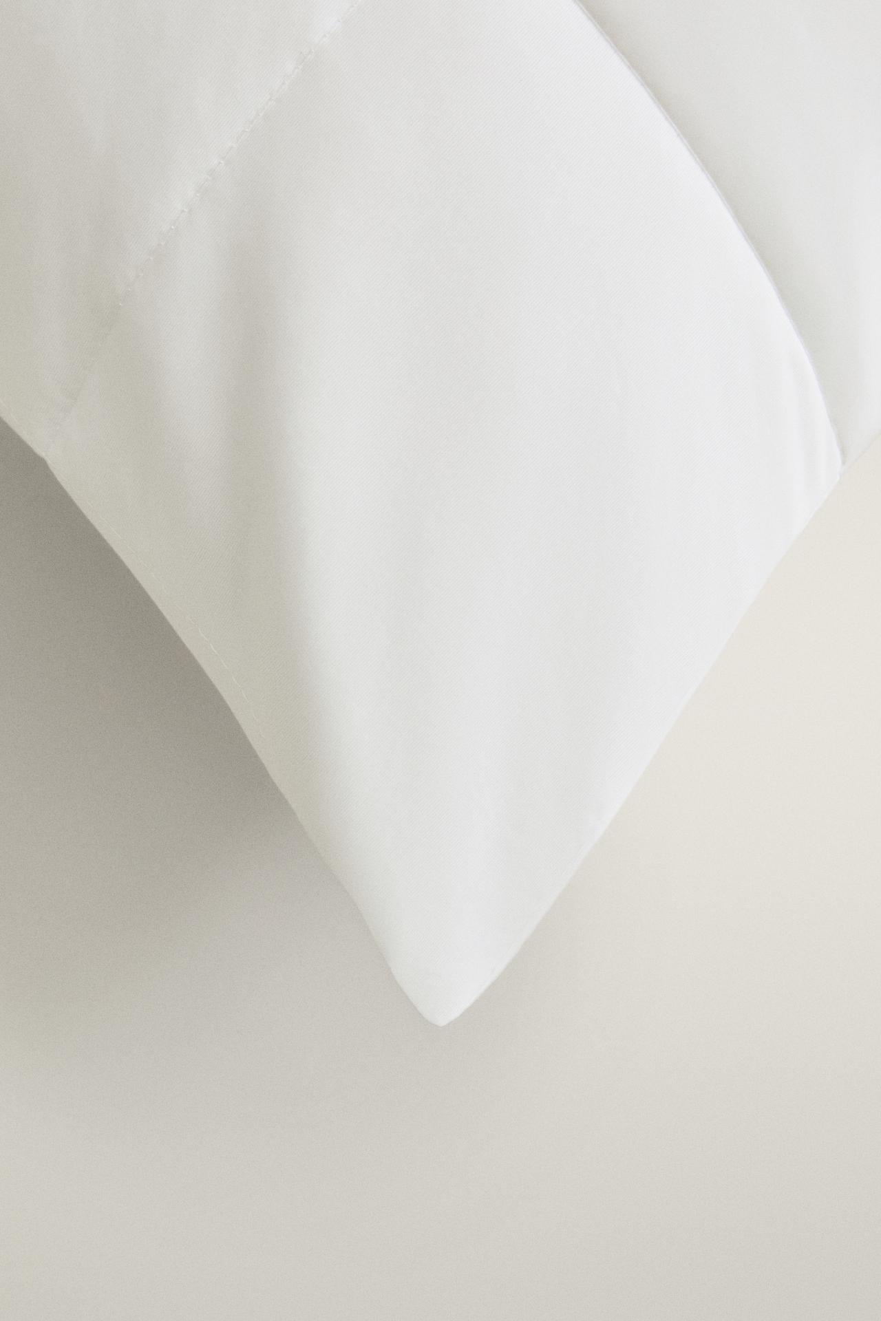 COOLING EFFECT PILLOW PROTECTOR — White