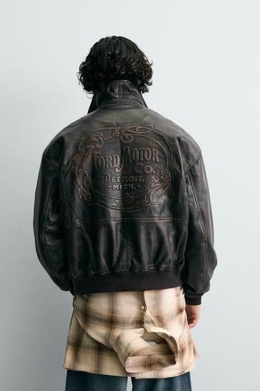 BLOUSON BOMBER EN CUIR FORD © - Marron de Zara - Image 2
