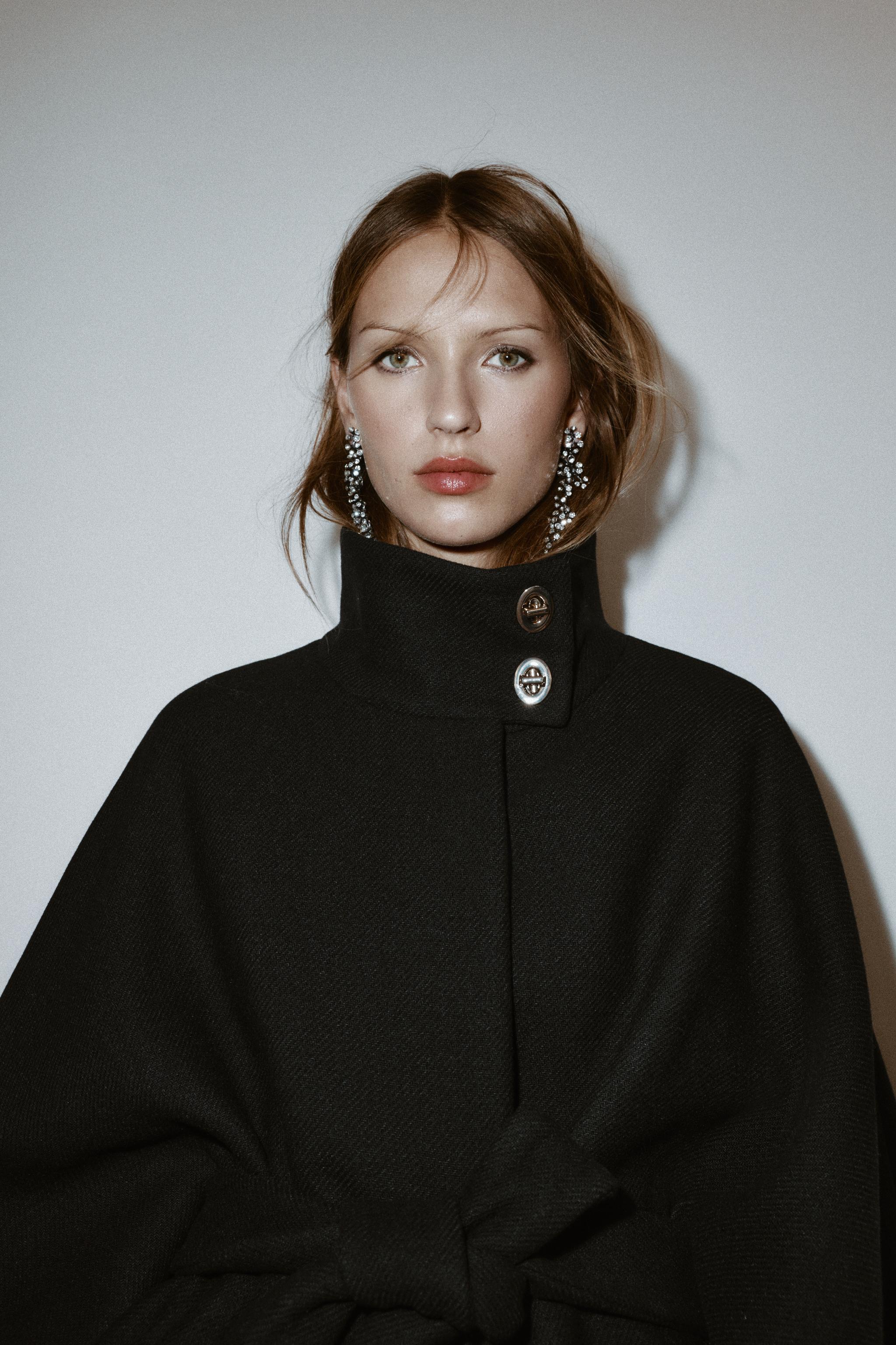 ウール製ケープスリーブショートコート、ベルト付き - ブラック | ZARA