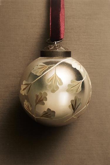 GOLD BAUBLE CHRISTMAS TREE DECORATION WITH LEAVES - Golden by Zara - Image 4
