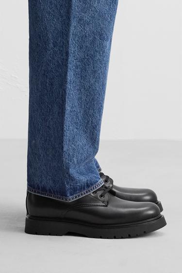 BOTA DE CADARÇOS COM VOLUME - Preto da Zara - Imagem 0