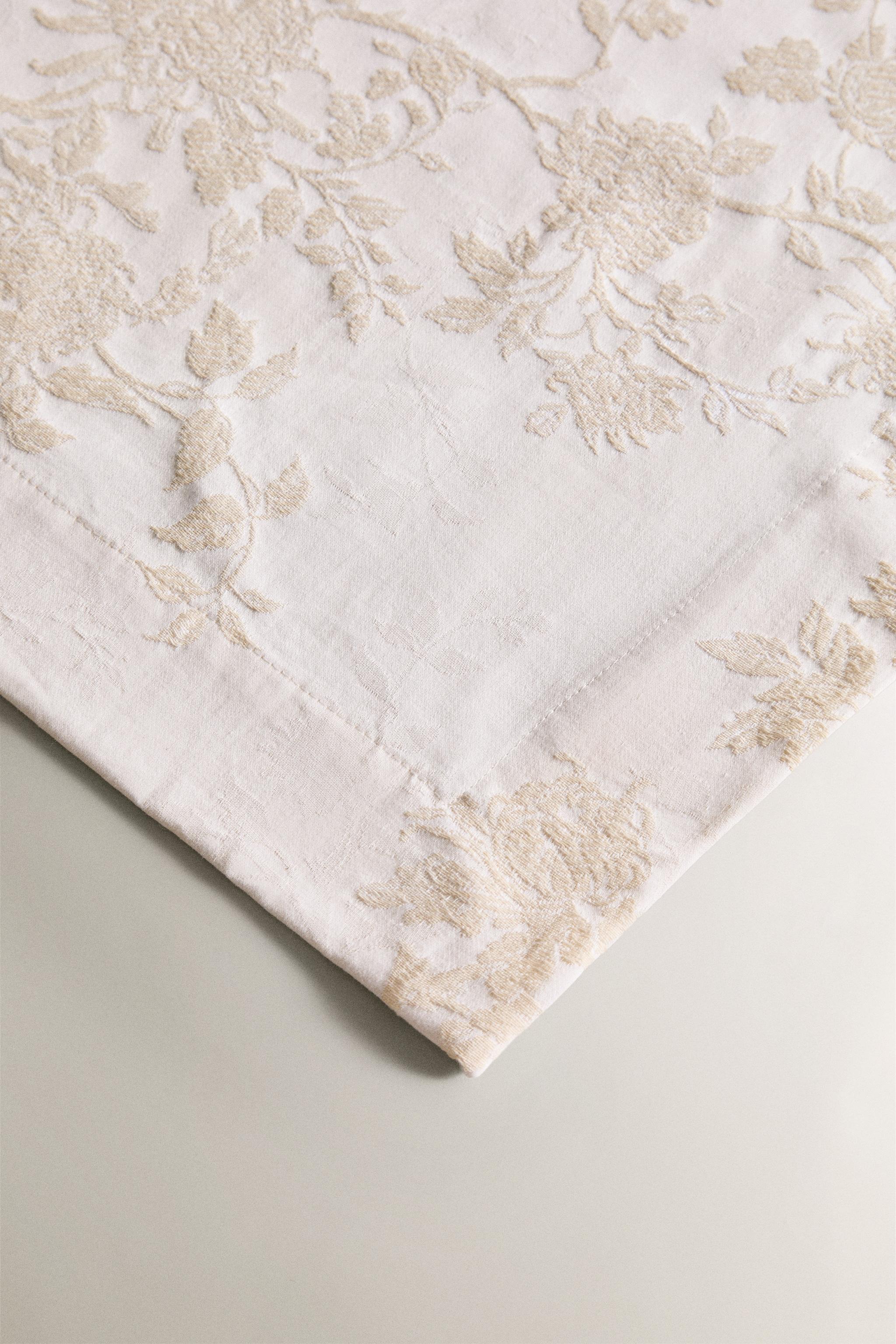 COTTON JACQUARD TABLECLOTH