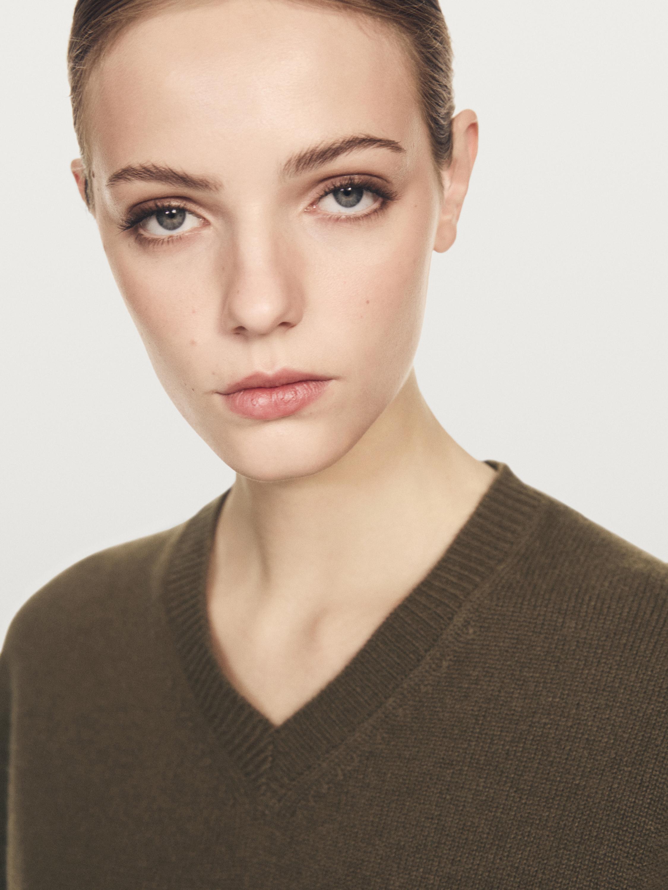 Pull oversize à col en V 100 % cachemire