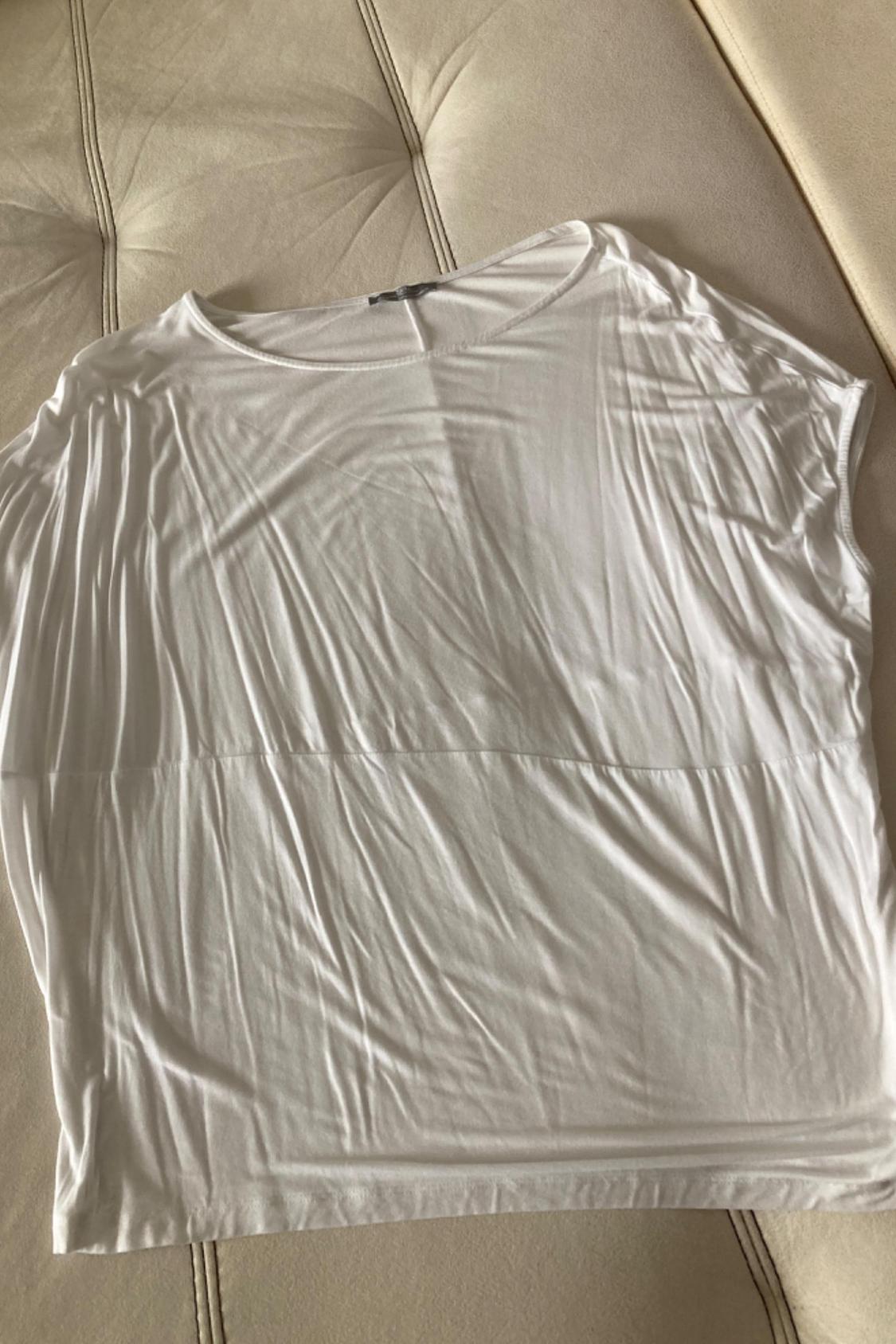 Front view of a white short-sleeved crew-neck t-shirt.