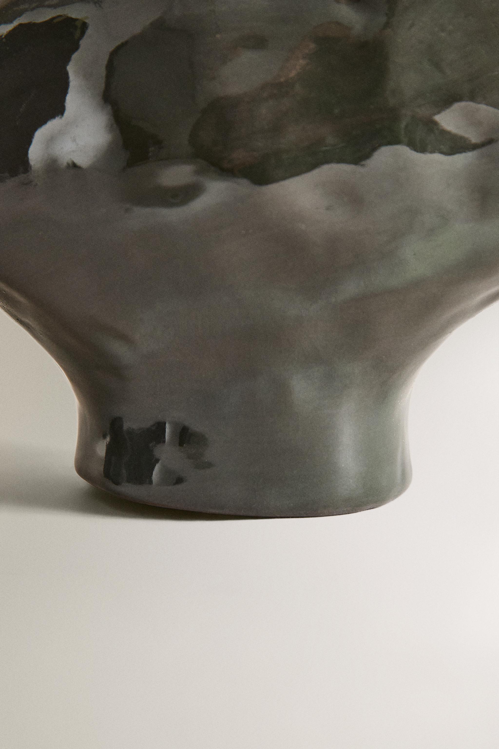 VASE EN CÉRAMIQUE IRRÉGULIER