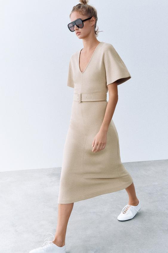 ROBE MI-LONGUE AVEC CEINTURE AU TOUCHER DOUX - Camel clair de Zara - Image 2