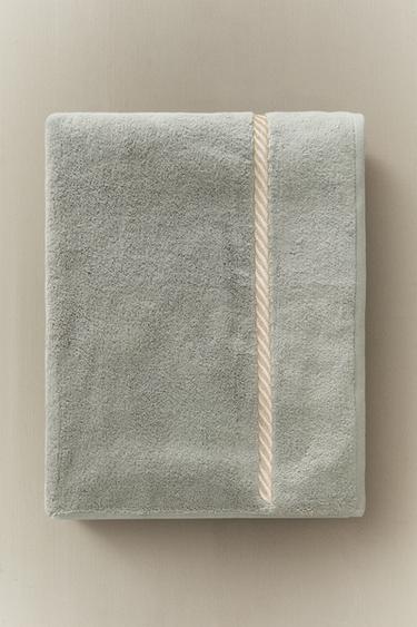 EMBROIDERED CORD BATH TOWEL - Mid-green by Zara