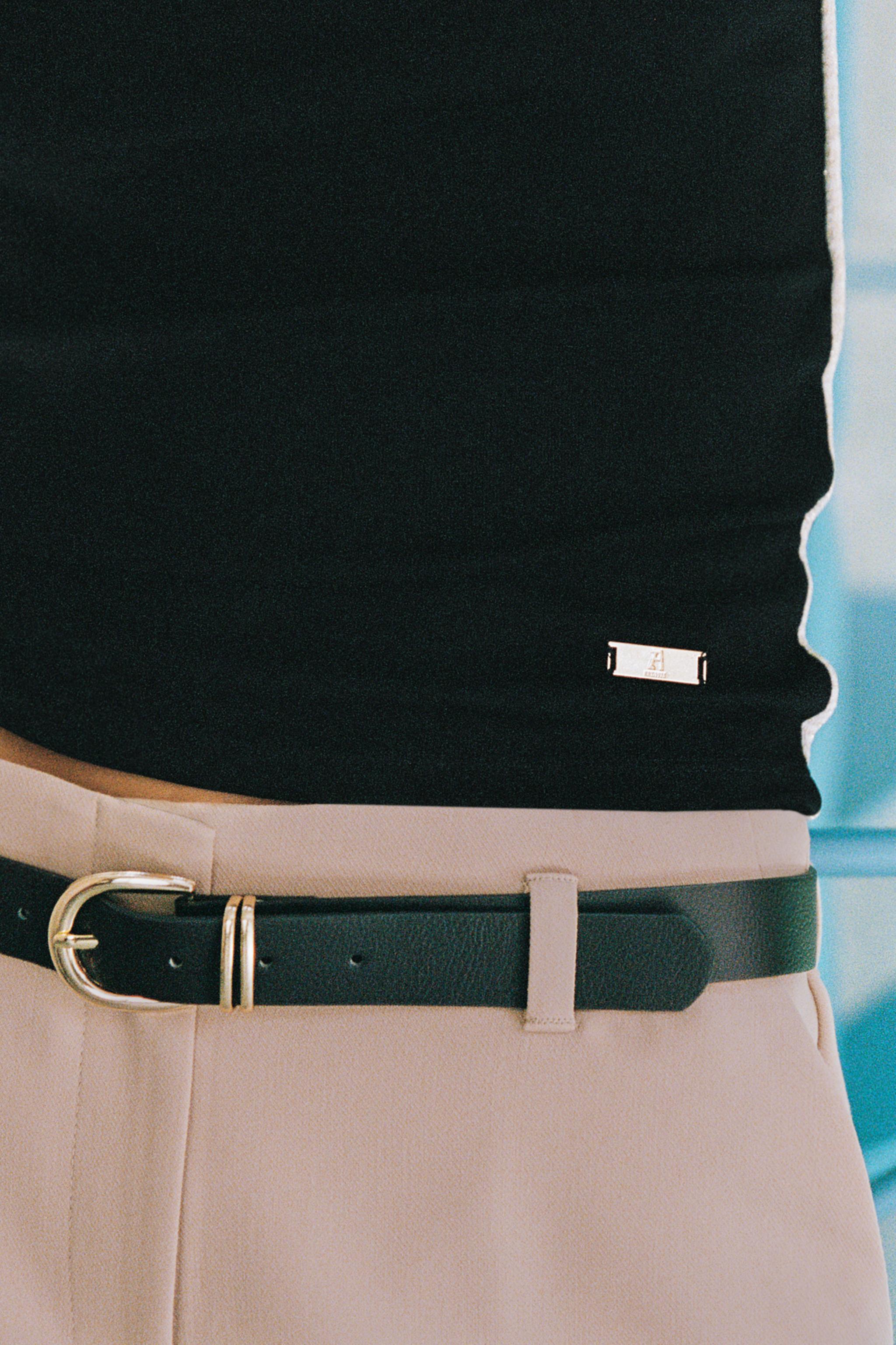 CONTRAST TRIM TOP