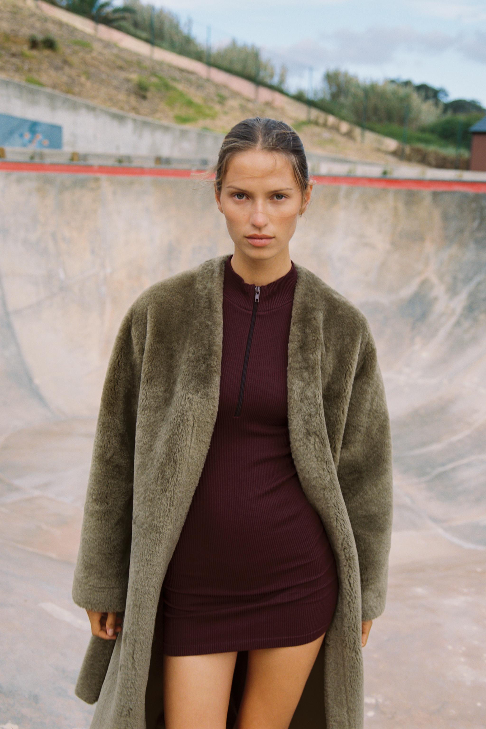 SEAMLESS ZIP TOP - Burgundy | ZARA New Zealand