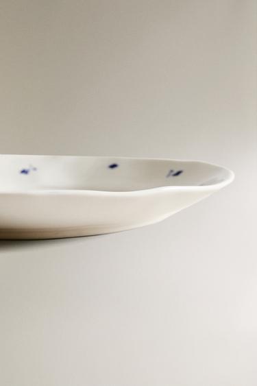 ASSIETTE PLATE PORCELAINE FLEUR - Blanc / Bleu marine de Zara - Image 3