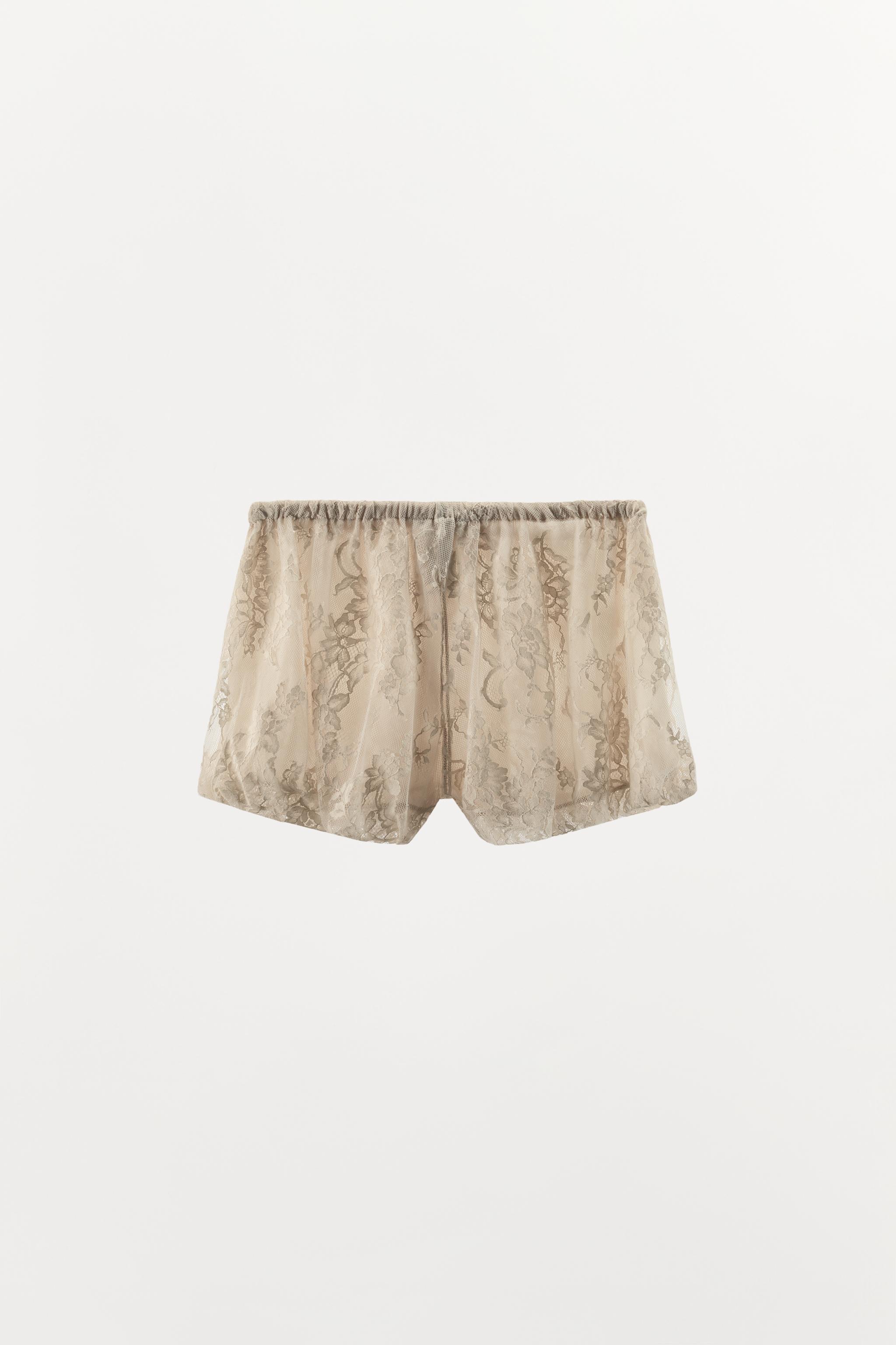 SHORT BOUFFANT EN DENTELLE