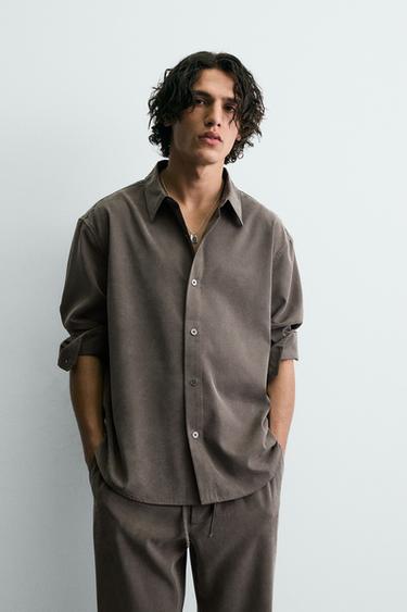 قميص منسدل RELAXED FIT - mink brown الخاص بـ Zara