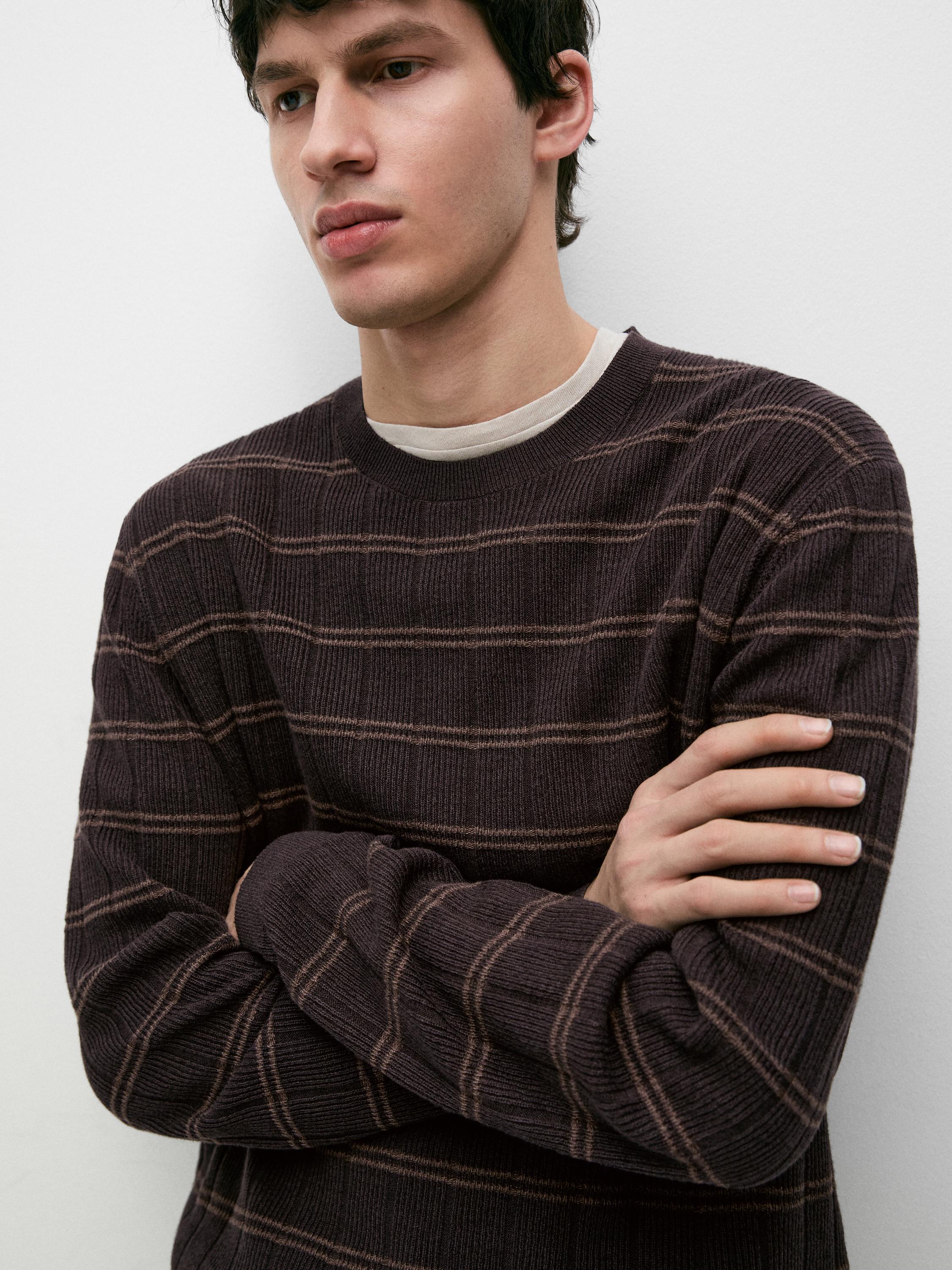 Pull en maille à rayures col rond