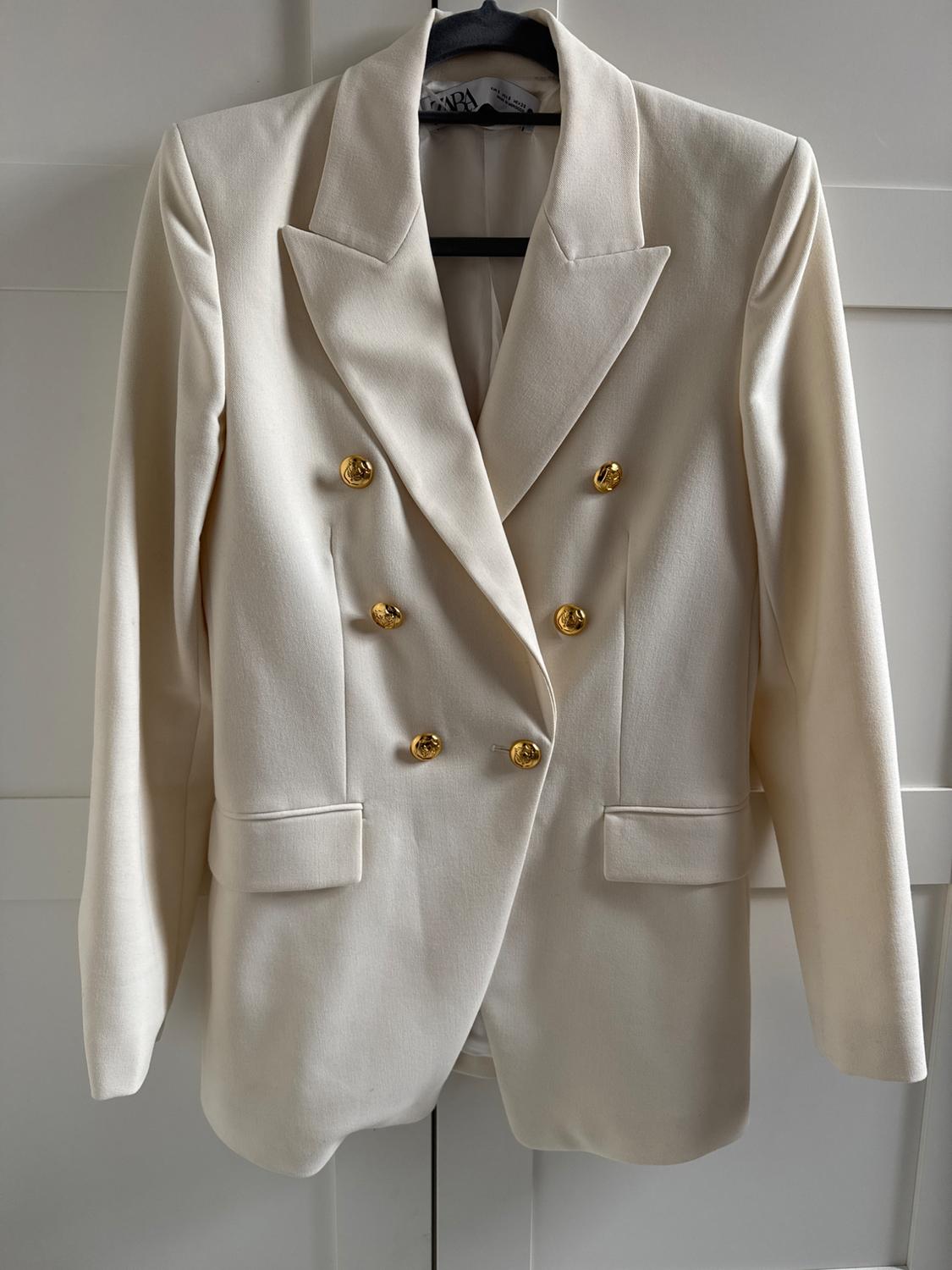 BUTTONED BLAZER