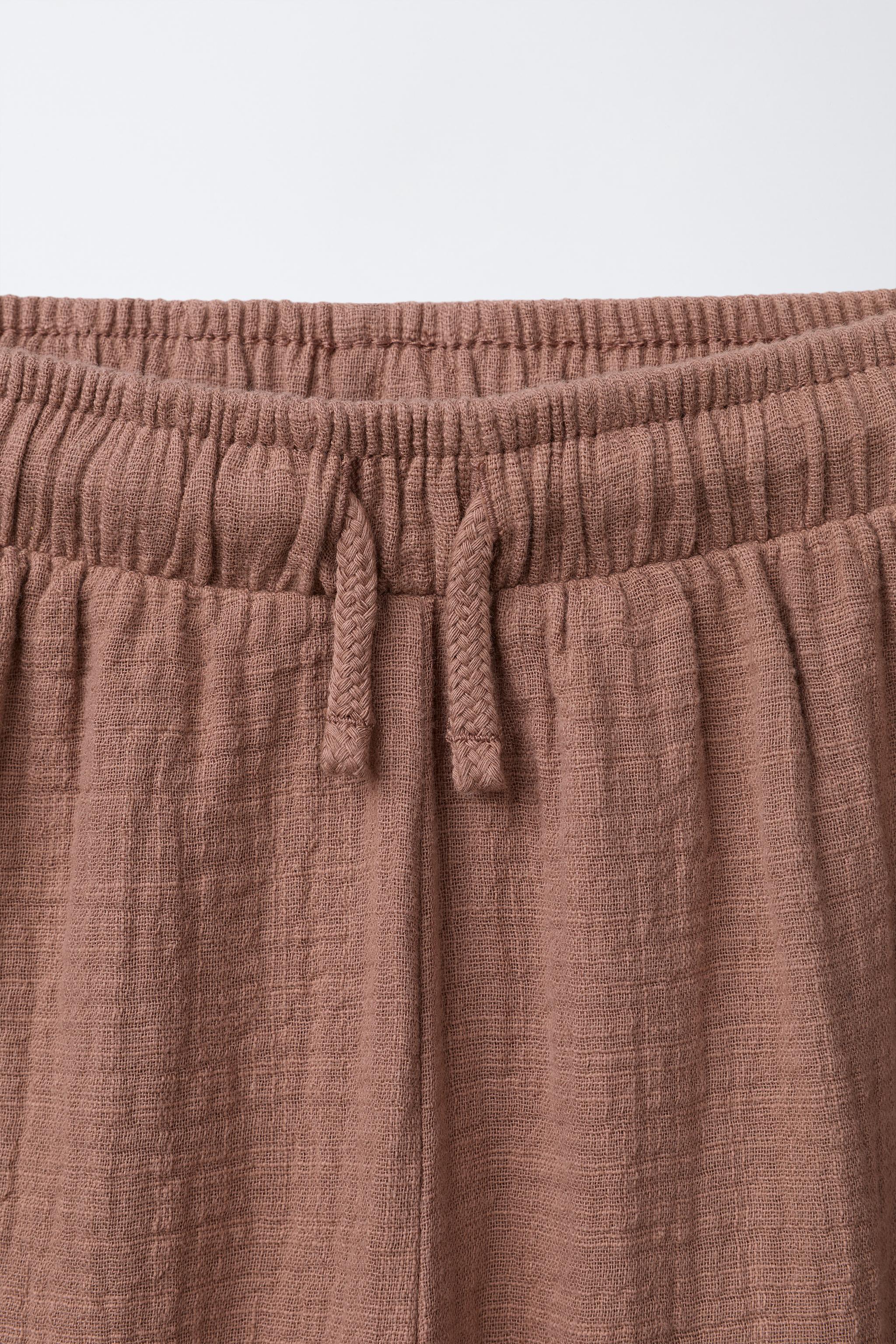 PANTALON TEXTURÉ EN MATIÈRES VARIÉES