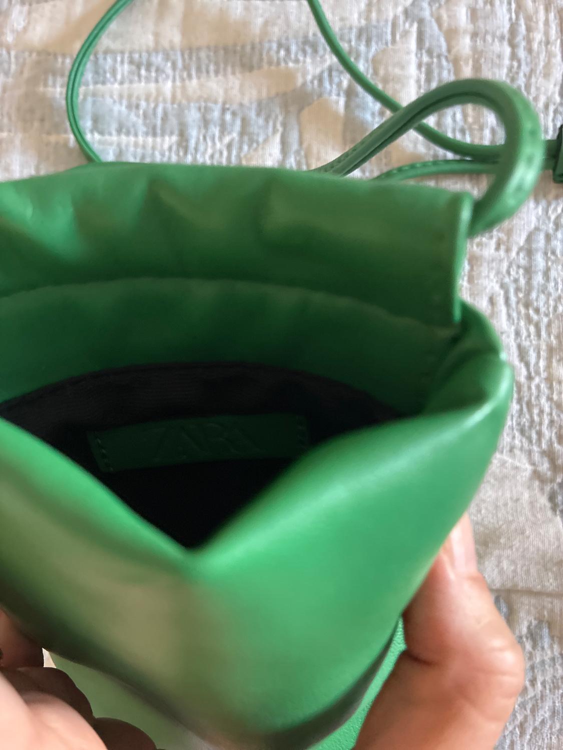 BOLSO PORTA MÓVIL EN COLOR VERDE EN POLI PIEL - Image 3