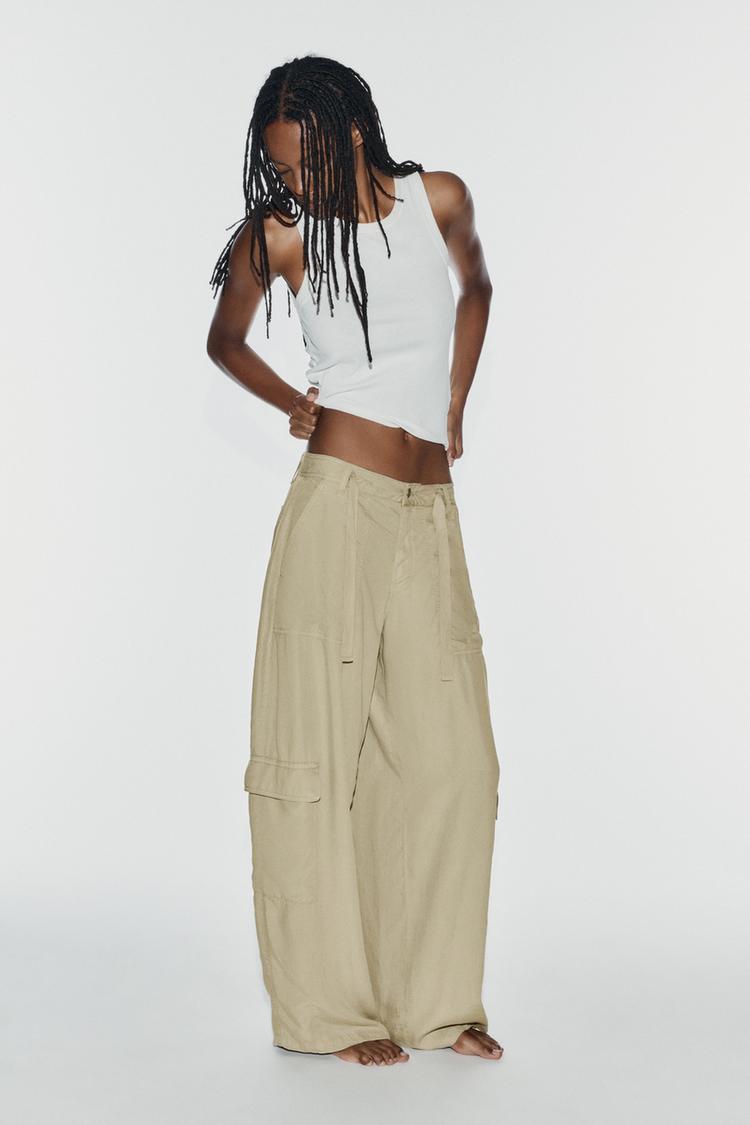 Pantalones cargo fluidos de corte oversize 7