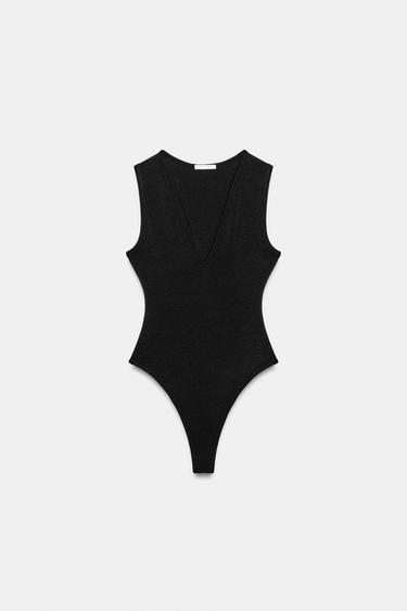BODY ENTALLADO ESCOTE PICO - Negro de Zara