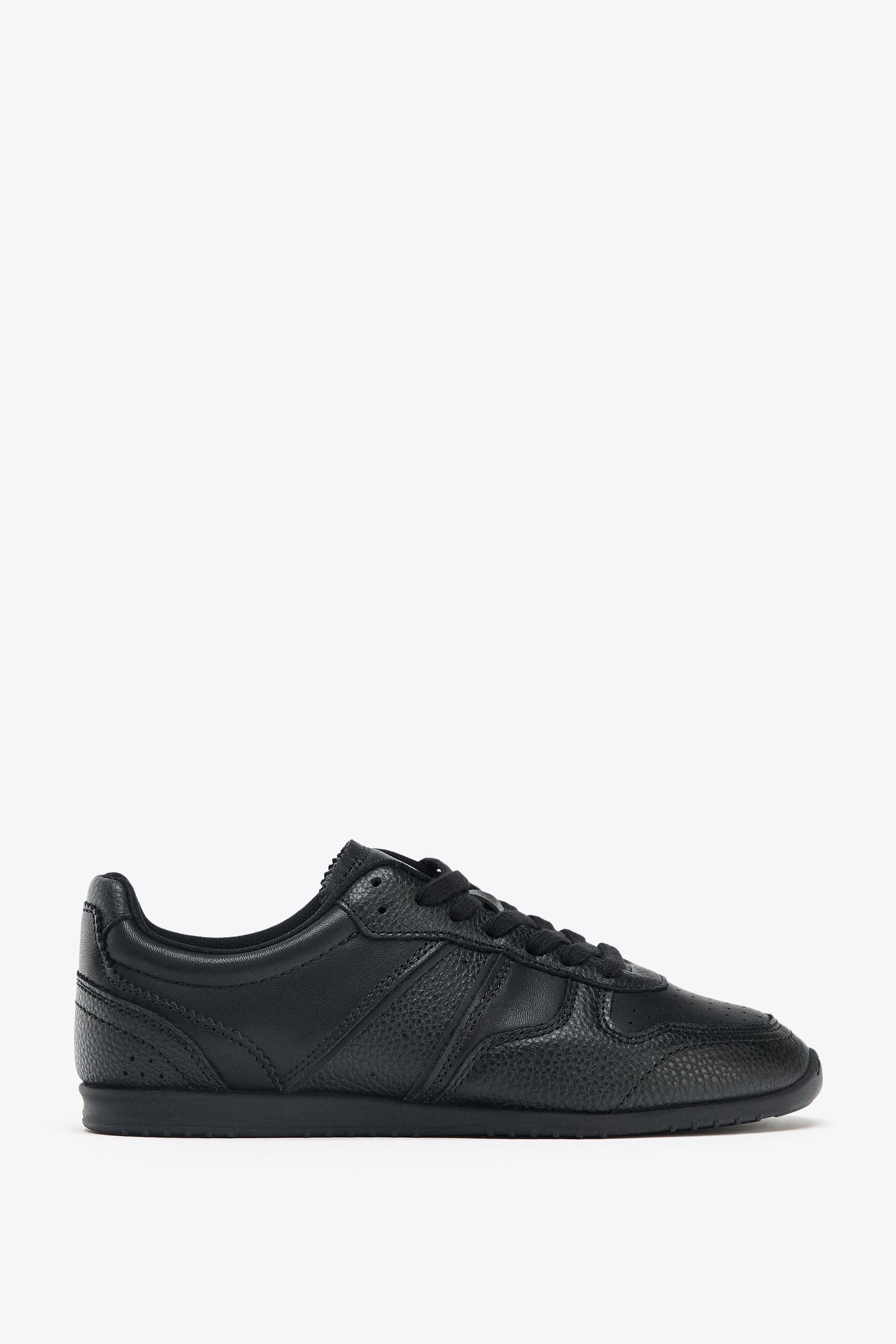 ZARA ブラック スニーカー モノカラースニーカー - ブラック | ZARA Japan / 日本
