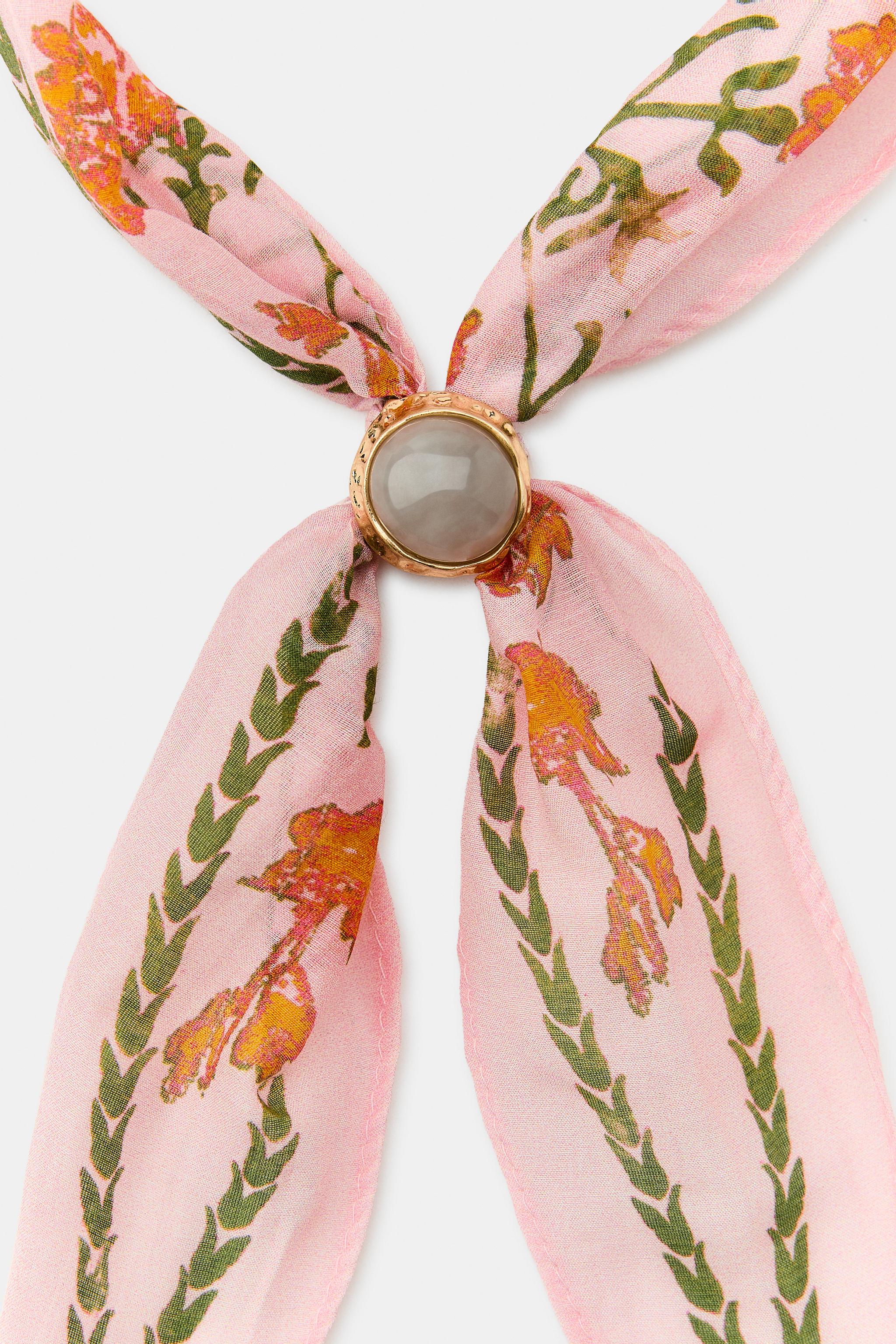 BANDANA EN SOIE IMPRIMÉ FLEURS ET PIERRE