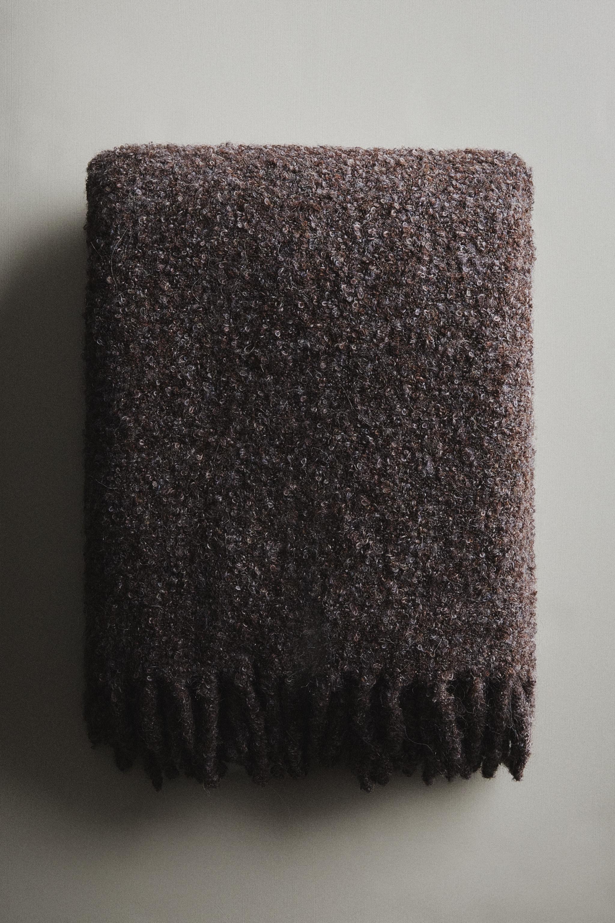 FRINGED BLANKET