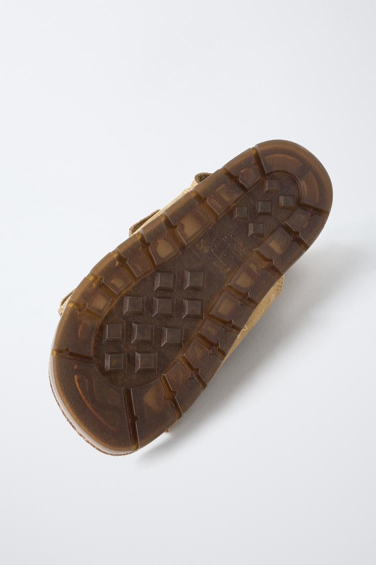 Sandalias de cuero con estampado de pez 8