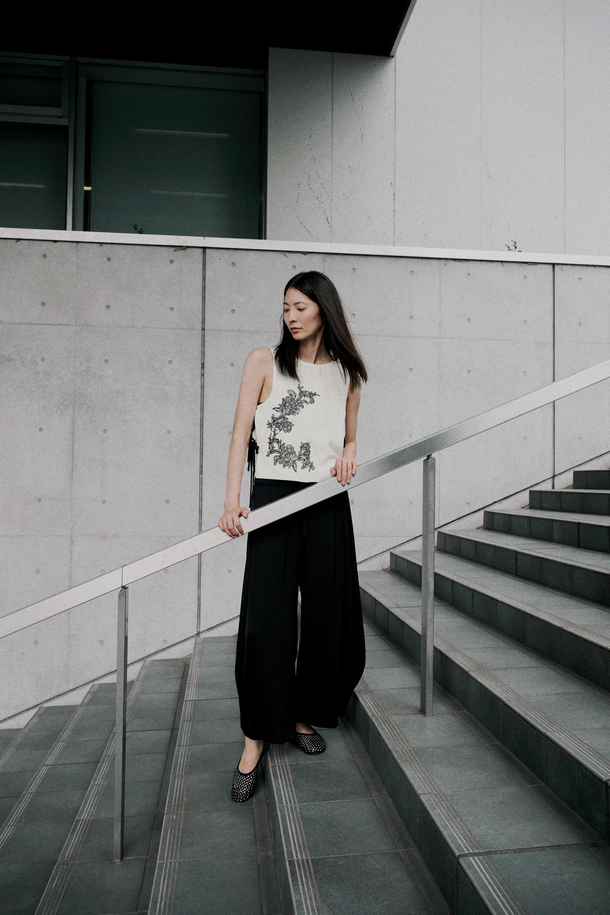 新品☆ZARA ザラ ストライプ&フラワー柄オフショルダートップス ZARAストライプ オフショルダー トップス - メルカリ