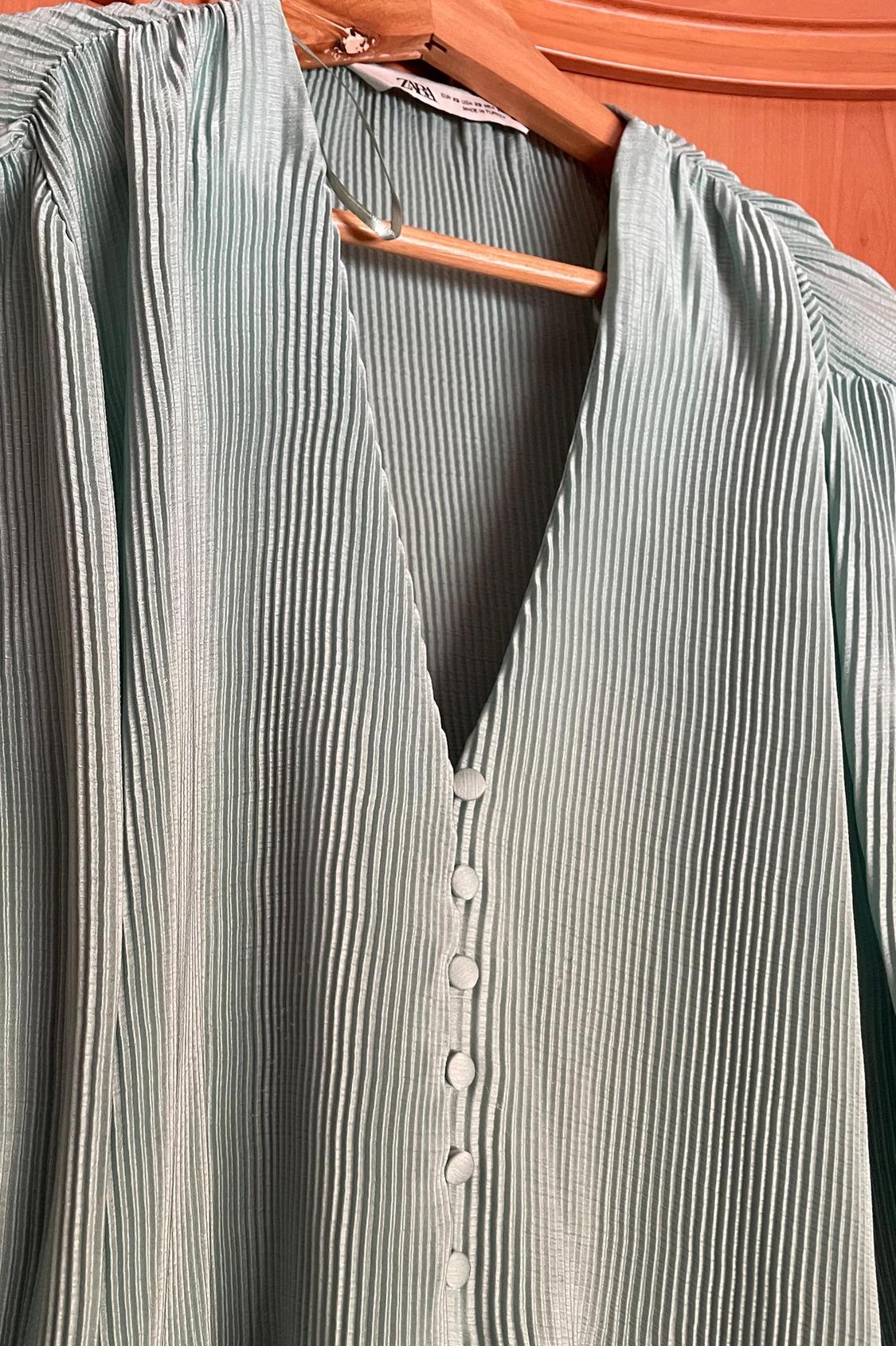 FINE PLEATED BLOUSE - Image 2