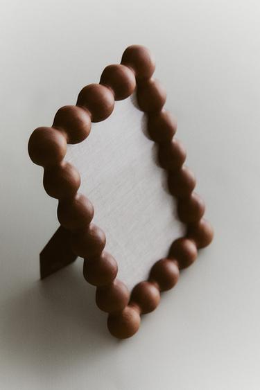 CORNICE IN LEGNO CON SFERE - Marrone scuro di Zara
