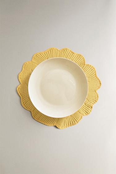 SET DE TABLE MATELASSÉ FLEUR - Jaune de Zara - Image 3
