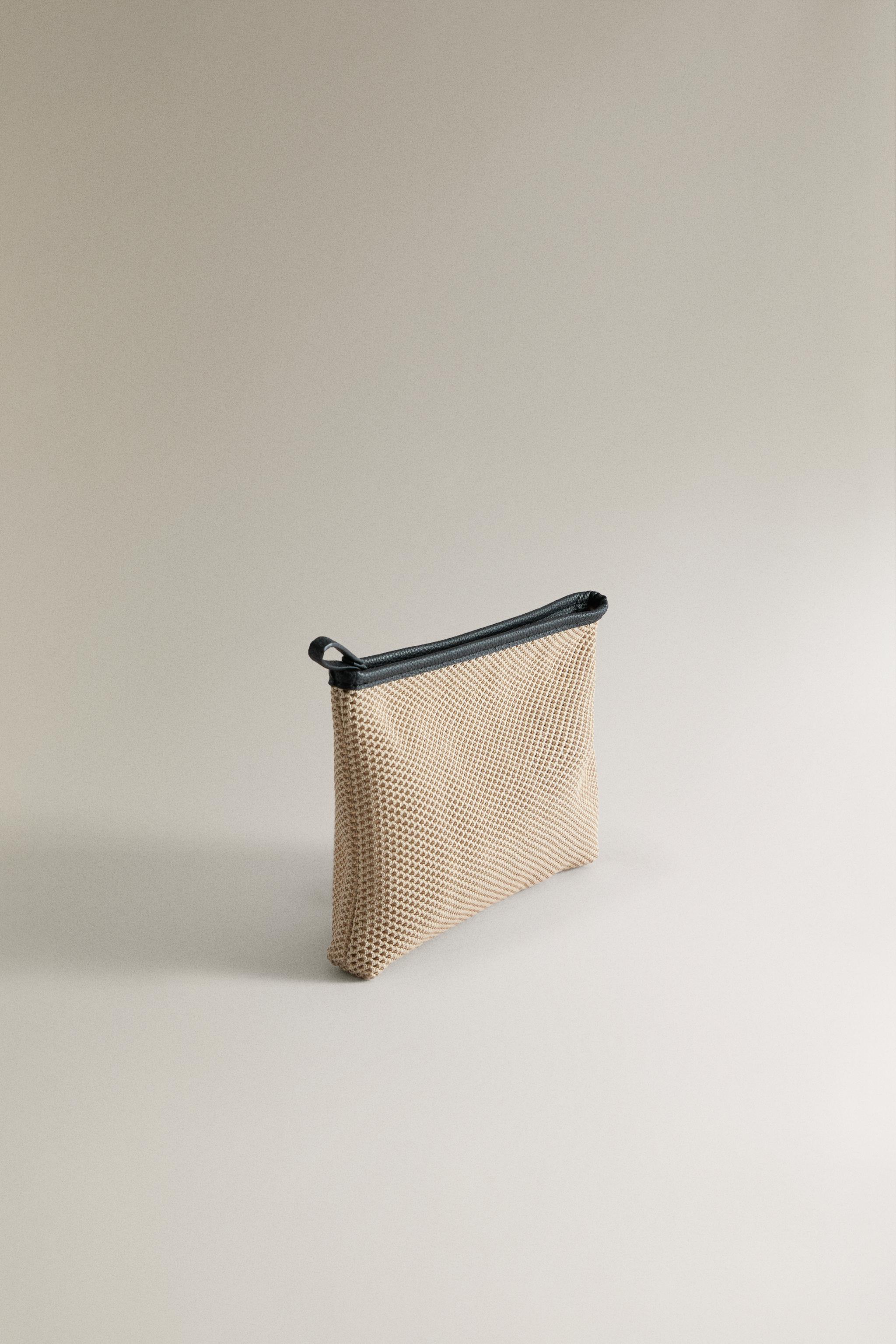 KNIT MAKEUP BAG — Two-tone