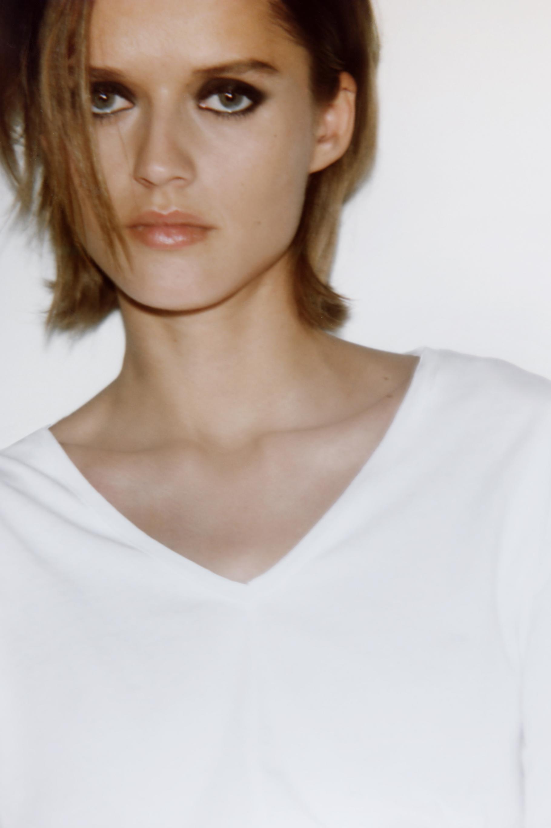 COTTON V-NECK T-SHIRT