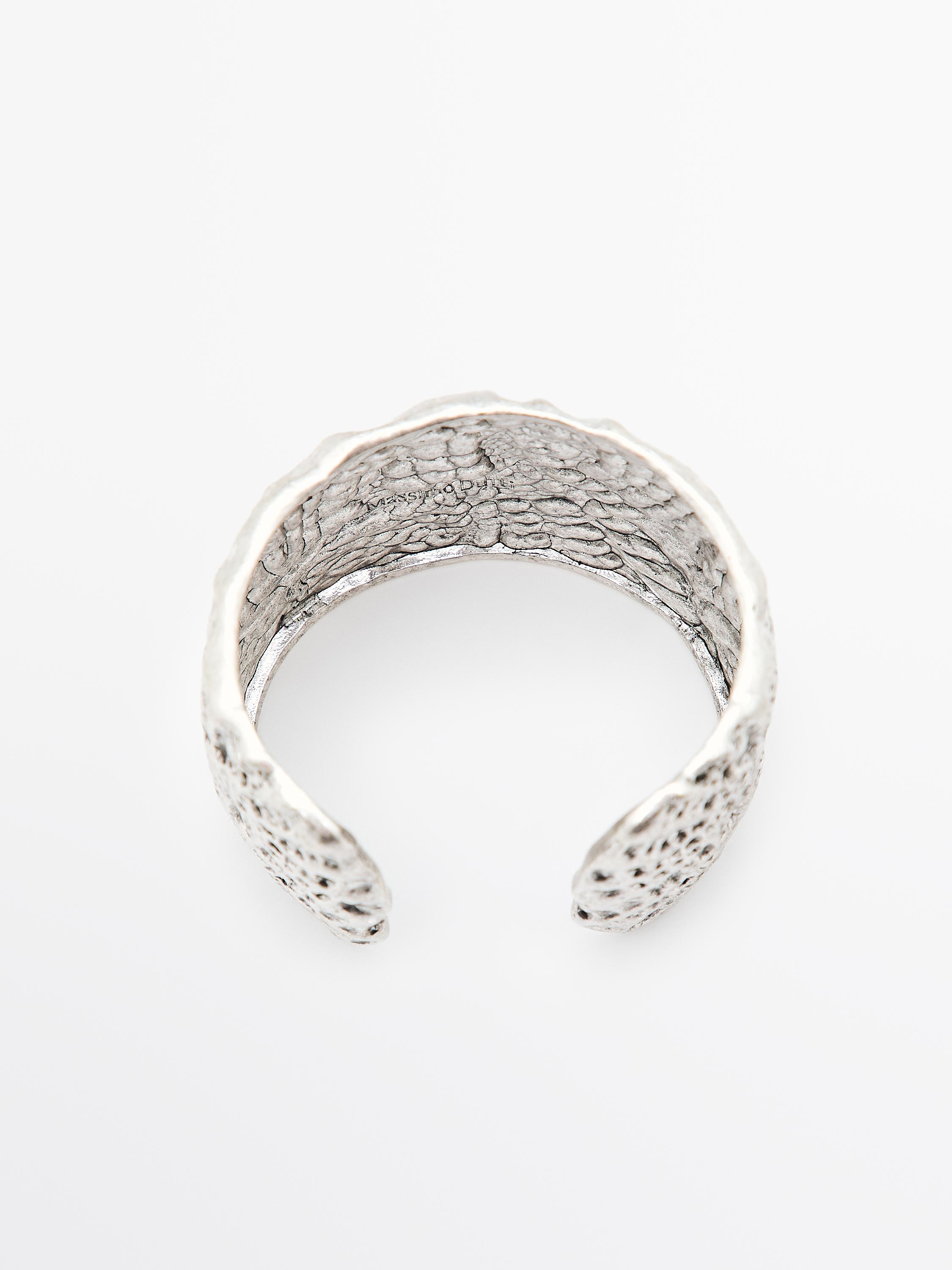 Bracelet manchette en métal texturé