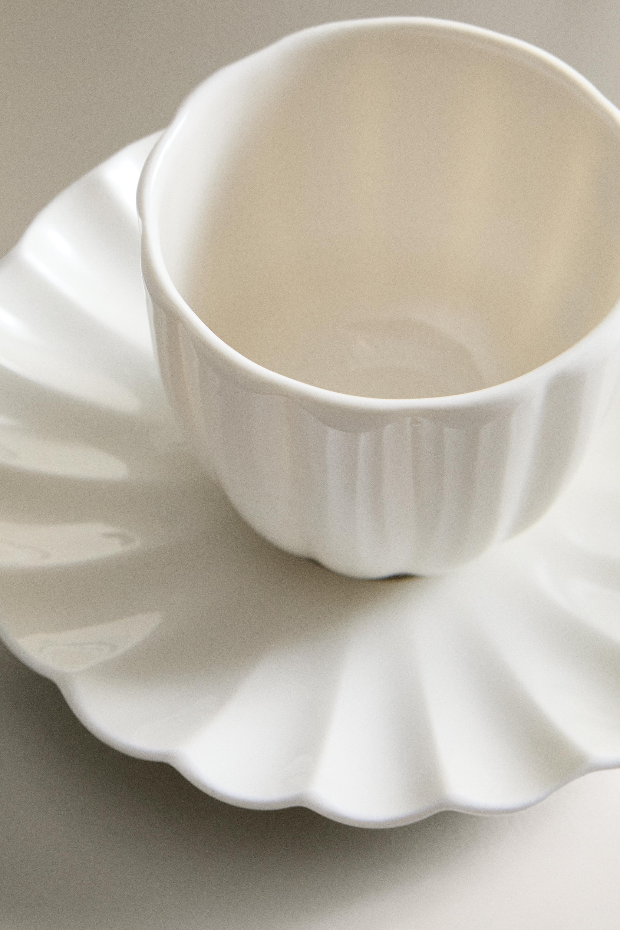 TASSE ET SOUCOUPE PORCELAINE ONDES