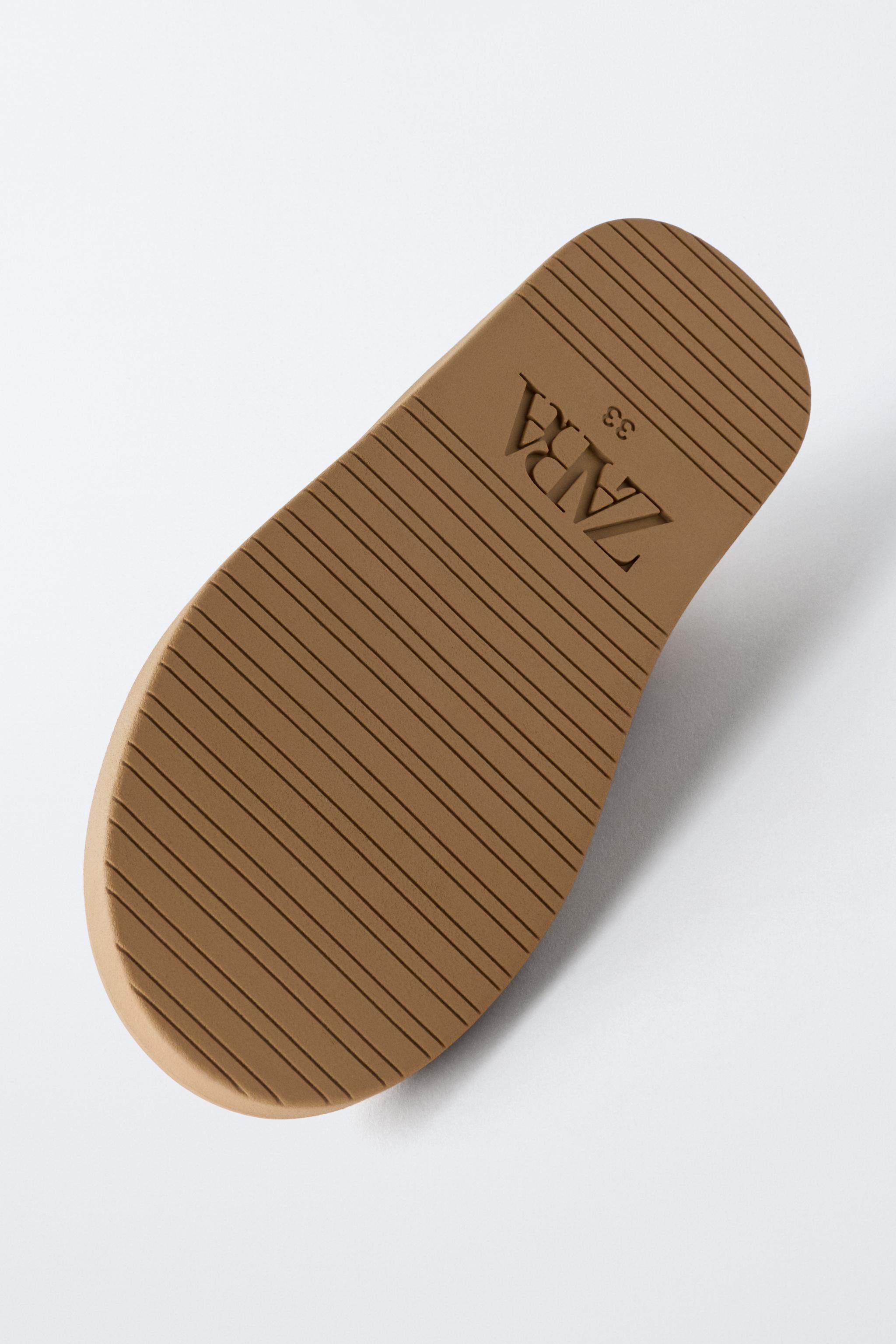 ハローキティ © サンリオ ライニングアンクルブーツ - ブラウン | ZARA