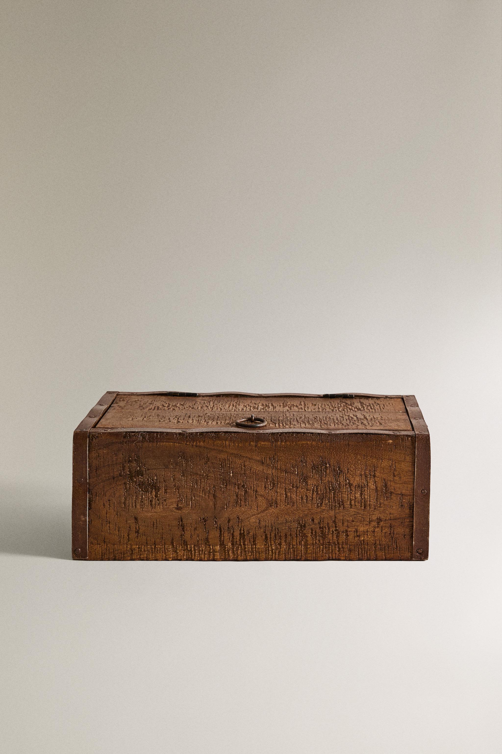 AGED WOODEN BOX