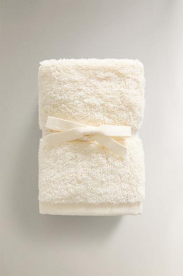 PACK OF COTTON HAND TOWELS (PACK OF 3) - Yellow by Zara - Image 0