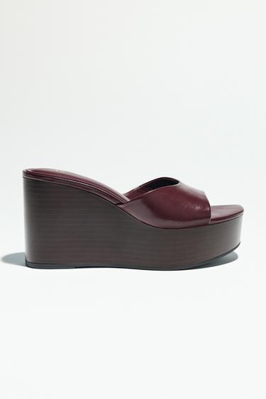SANDALES À TALONS COMPENSÉS ET EFFET CRAQUELÉ - Bordeaux de Zara